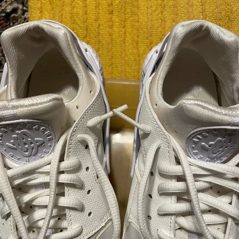 Women’s white Nike huarache